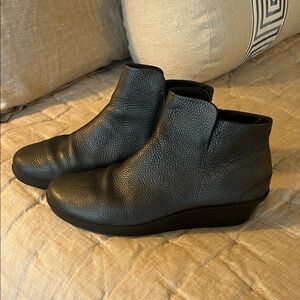 ECCO Dark Grey/Silver Pebbled Leather Ankle Boots